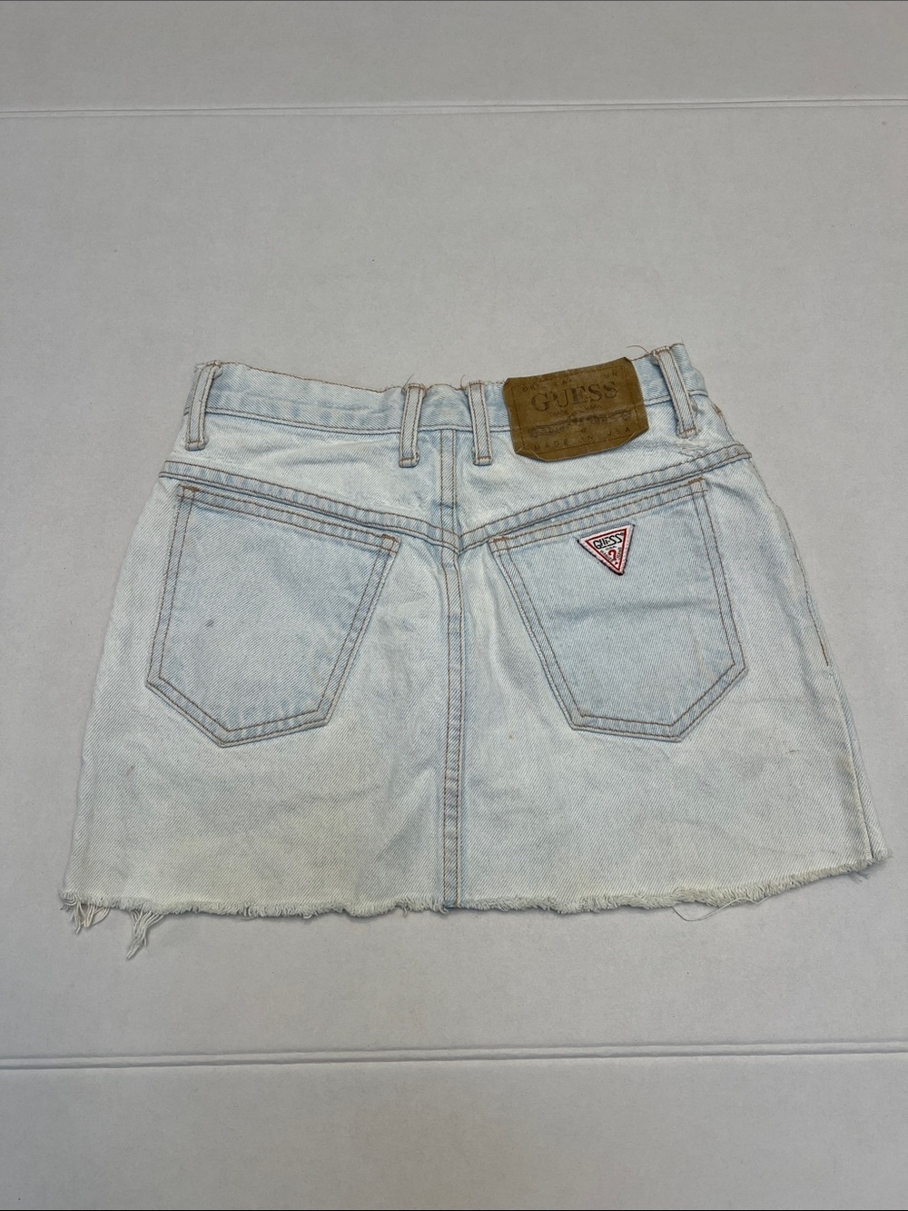 VINTAGE 80’s GUESS LIGHT-WASH DENIM DISTRESSED MINI SKIRT SIZE X-SMALL